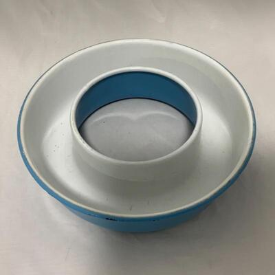 .328. VINTAGE | Graniteware | Ring Molds | Strainer | Cream City