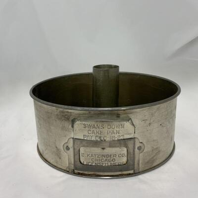 .329. VINTAGE | Swans Down Cake Flour | Angel Food Cake Pan