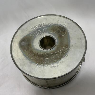.329. VINTAGE | Swans Down Cake Flour | Angel Food Cake Pan