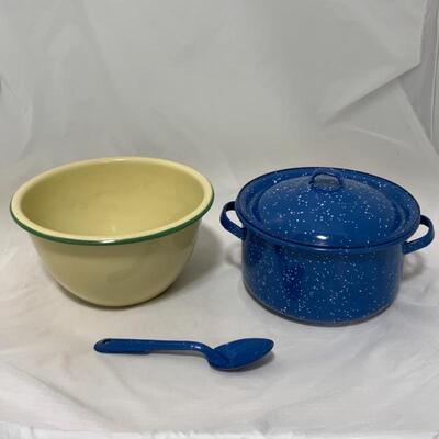 .331. VINTAGE | Enamelware Pot | Mixing Bowl | Spoon
