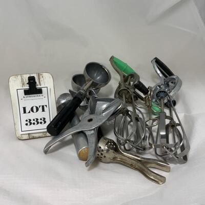 .333. VINTAGE | Kitchen Tools | Beaters | Scoopers