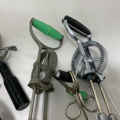 .333. VINTAGE | Kitchen Tools | Beaters | Scoopers