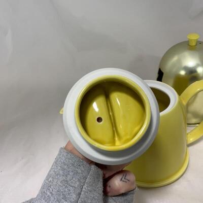 .334. VINTAGE | Hall Tea Pot | Lined Metal Cozy