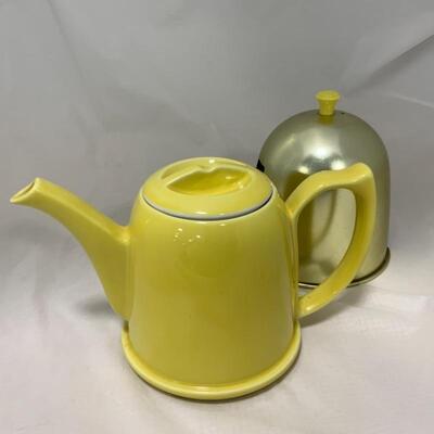 .334. VINTAGE | Hall Tea Pot | Lined Metal Cozy