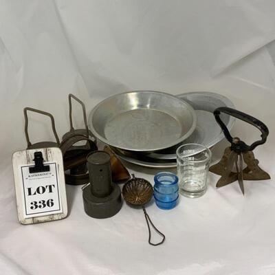 .336. VINTAGE | Kitchen Items | Poppinâ€™ Fresh Pies | Biscuit Cutters