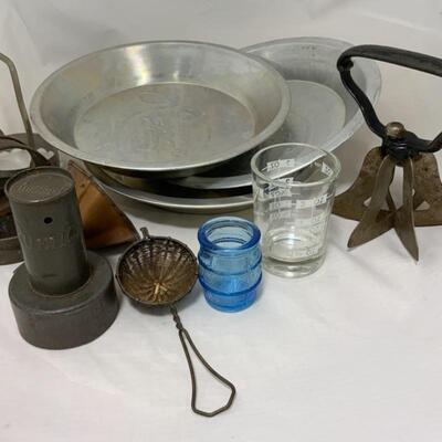 .336. VINTAGE | Kitchen Items | Poppinâ€™ Fresh Pies | Biscuit Cutters