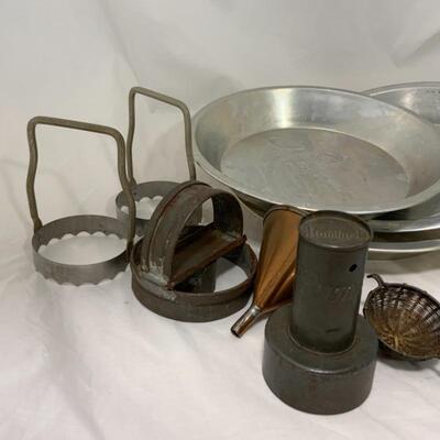 .336. VINTAGE | Kitchen Items | Poppinâ€™ Fresh Pies | Biscuit Cutters