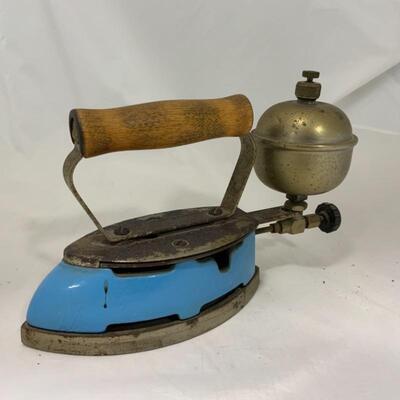 .340. VINTAGE | Enamel Pot | Coleman Self-Heating Iron