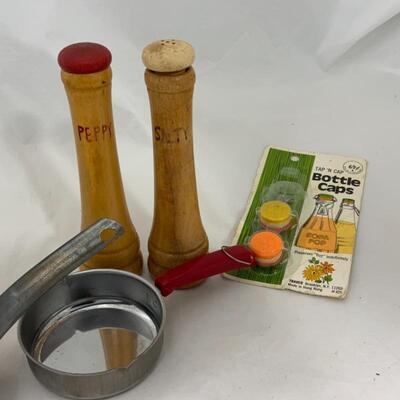 .341. VINTAGE | â€œJunk Drawerâ€ Kitchen Tools Lot