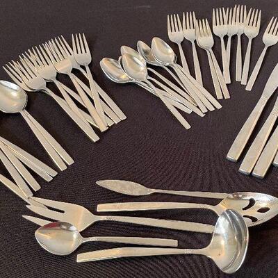 #44 Oneida Limited Partial set with Flatware 
