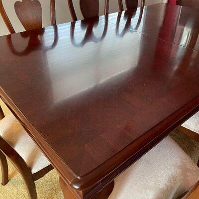 #66 Chippendale Style Mahogany Dining Table, 8 chairs and 2 leaves, by Stanley 