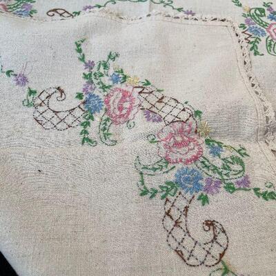 #92 Embroidered Bridge Table Cloth Pink Flower 