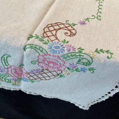 #92 Embroidered Bridge Table Cloth Pink Flower 