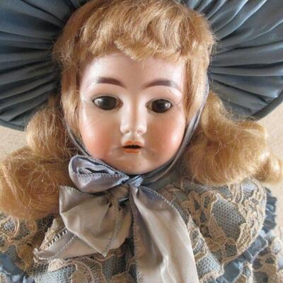 21" Heubach Horseshoe Doll 1000-01/2 Antique leather bodied.