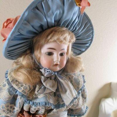 21" Heubach Horseshoe Doll 1000-01/2 Antique leather bodied.