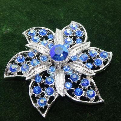 Silver tone Sapphire Blue Rhinestone Spring Time Flower Brooch 