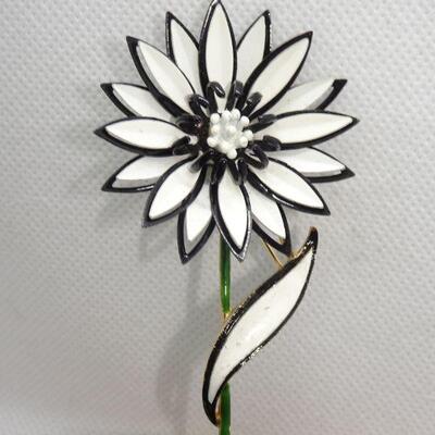 Classic Trifari Black & White Metal Daisy Flower Pin 