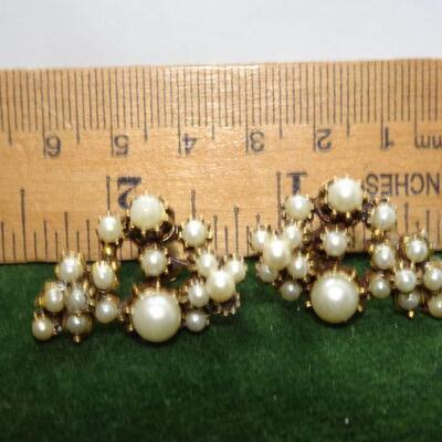 Vintage Pearl Cluster Screw back Earrings 