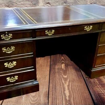 AMAZING Traditional Classic Mahogany Executive Desk by Sligh