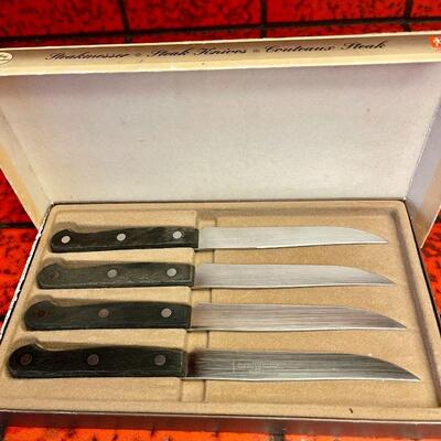 lot 302  VINTAGE ZWILLING J.A. HENCKELS STEAK KNIVES