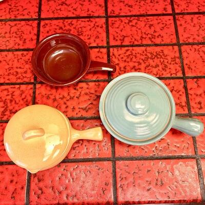 LOT 303  VINTAGE GROUP OF KITCHEN POTTERY