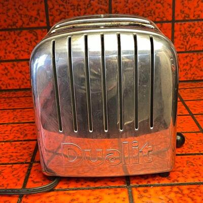 LOT 307  CLASSIC STYLE MODERN TECHNOLOGY DUALIT 2 SLICE TOASTER MADE IN UK