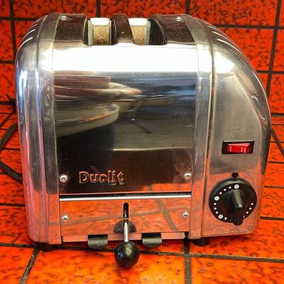 LOT 307  CLASSIC STYLE MODERN TECHNOLOGY DUALIT 2 SLICE TOASTER MADE IN UK
