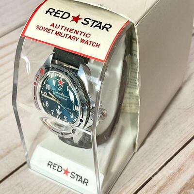LOT 129  RED STAR SOVIET MILITARY MEN'S WRISTWATCH RUSSIAN CIGARETTE PACK & BOX OF MATCHES