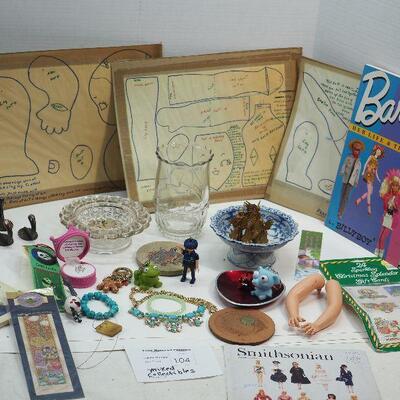 Lot 104 Jewelry and collectibles