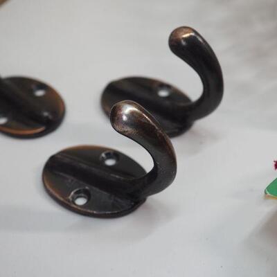 Lot 104 Jewelry and collectibles