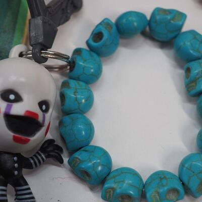 Lot 104 Jewelry and collectibles