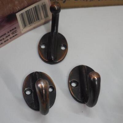 Lot 104 Jewelry and collectibles