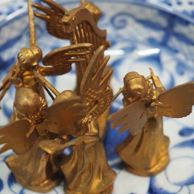 Lot 104 Jewelry and collectibles