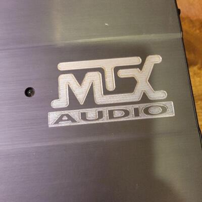 MTX RT1000D Amp