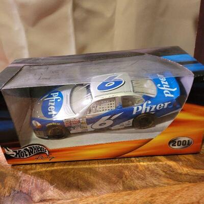 Hot wheels 3001 Nascar racing series