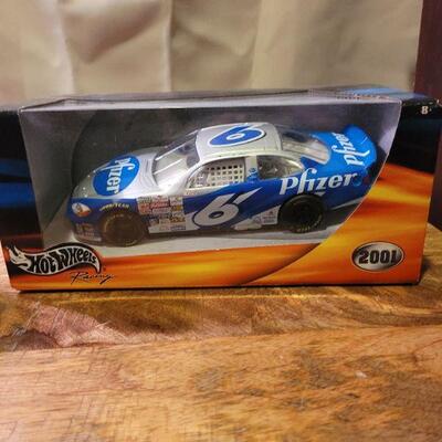 Hot wheels 3001 Nascar racing series