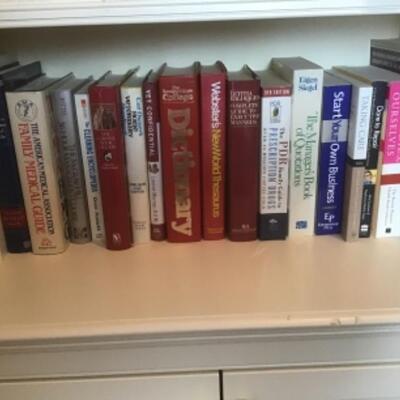 Q - 1250 Book Lot ( Dictionaries & Medical Books ) 