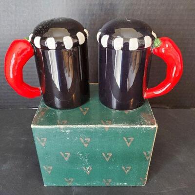 Vandor Chili Pepper Salt and Pepper Shakers