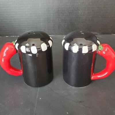 Vandor Chili Pepper Salt and Pepper Shakers
