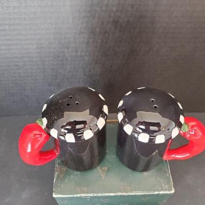 Vandor Chili Pepper Salt and Pepper Shakers