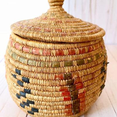 Lot 23  Antique Pacific Northwest Basket w/Lid Native American Basketry 