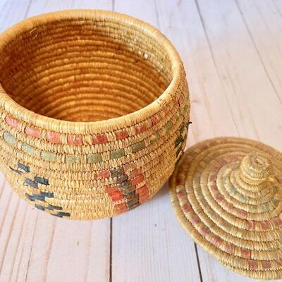 Lot 23  Antique Pacific Northwest Basket w/Lid Native American Basketry 