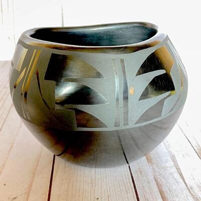 Lot 28  Native American Pottery Black Ware 3 Sided Pot 