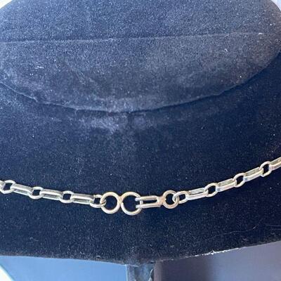 Lot 32  Native American Heishei Fetish Necklace Birds & Other Animals 