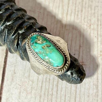 Lot 35  Vintage Native American Jewelry Men's Silver & Turquoise Ring 