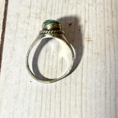 Lot 35  Vintage Native American Jewelry Men's Silver & Turquoise Ring 