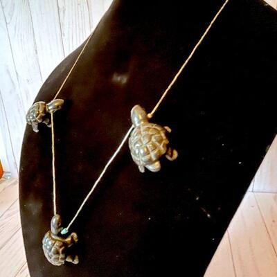 Lot 38  Vintage Native American Jewelry Turtle Fetish Necklace 