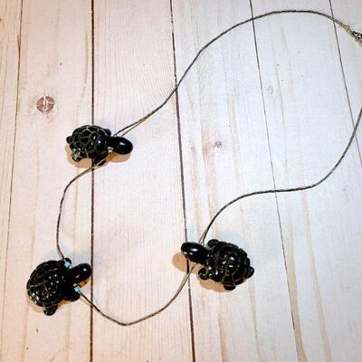 Lot 38  Vintage Native American Jewelry Turtle Fetish Necklace 