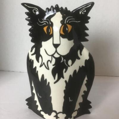 Q - 1266  Ceramic Cat Figure by Nina Lyman 