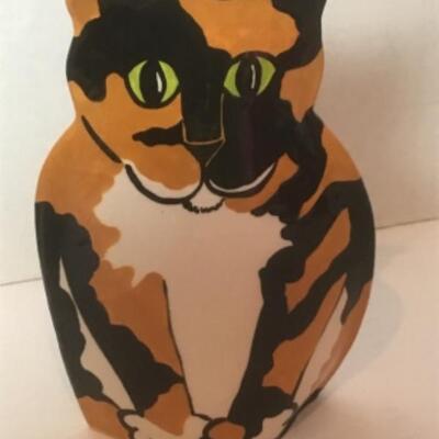 Q - 1267 Signed by Nina Lyman Ceramic Cat ( Calico ) 